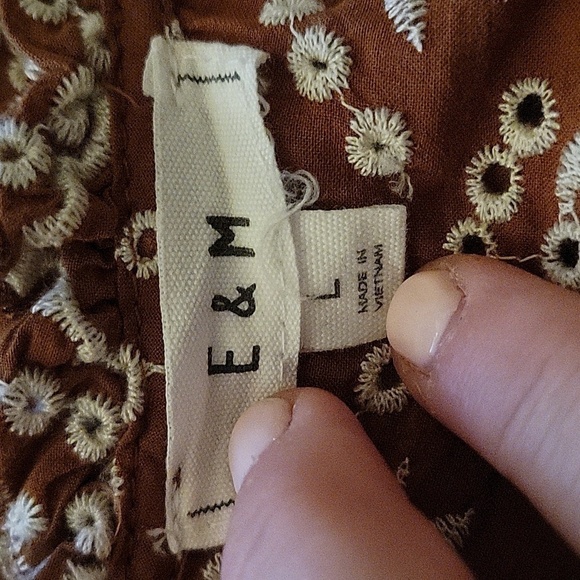 E & M large brown & white cotton eyelet peplum top - Picture 3 of 5